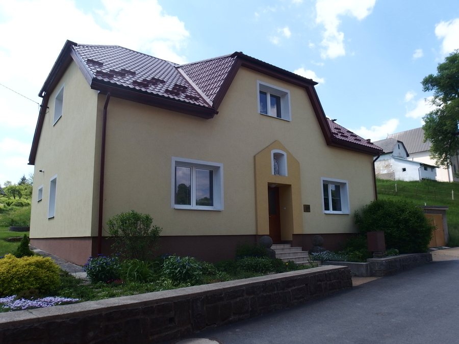 File:Zděchov, fara.jpg