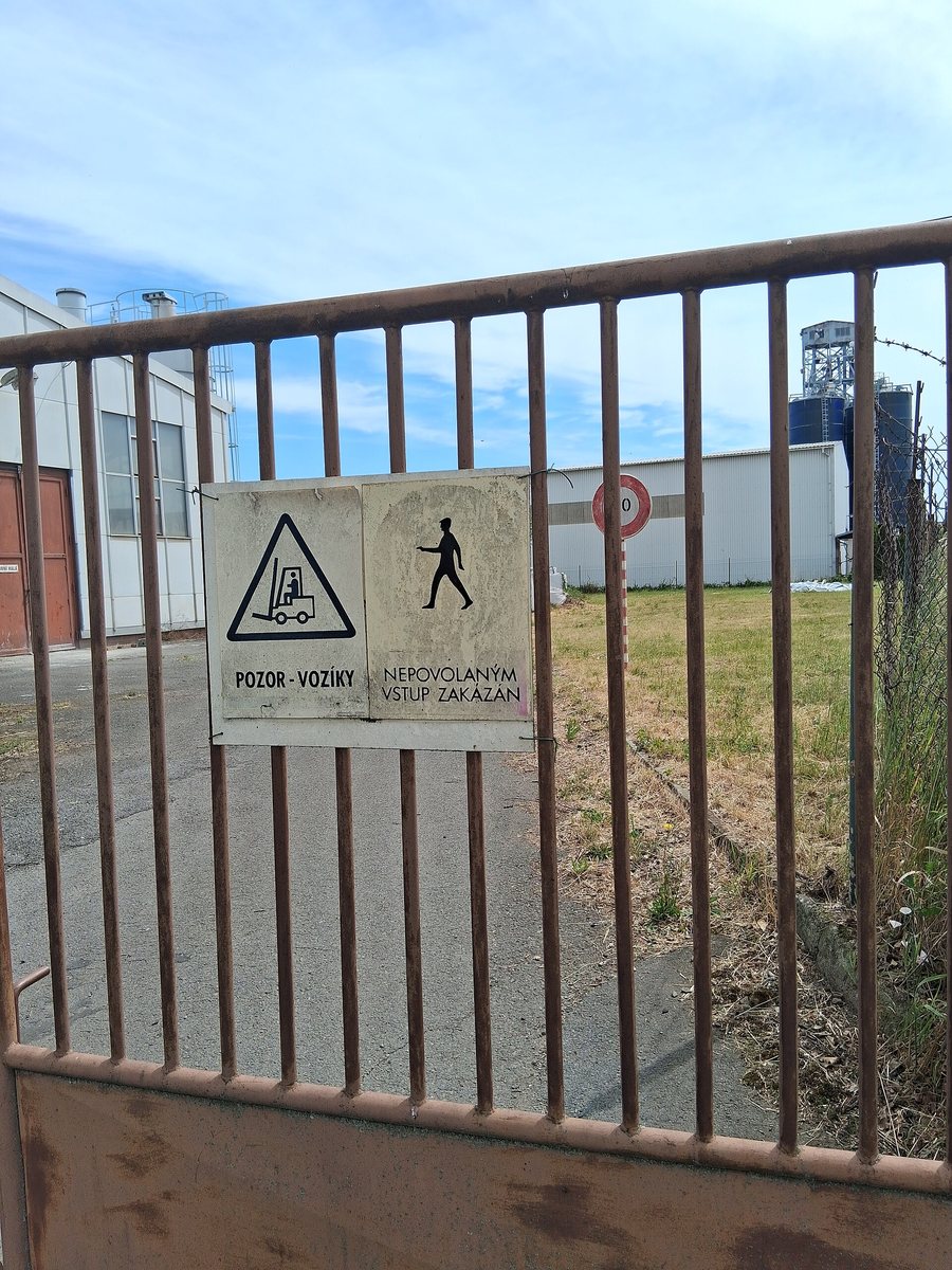 File:Vysokozdviždné vozíky, Brumovice.jpg