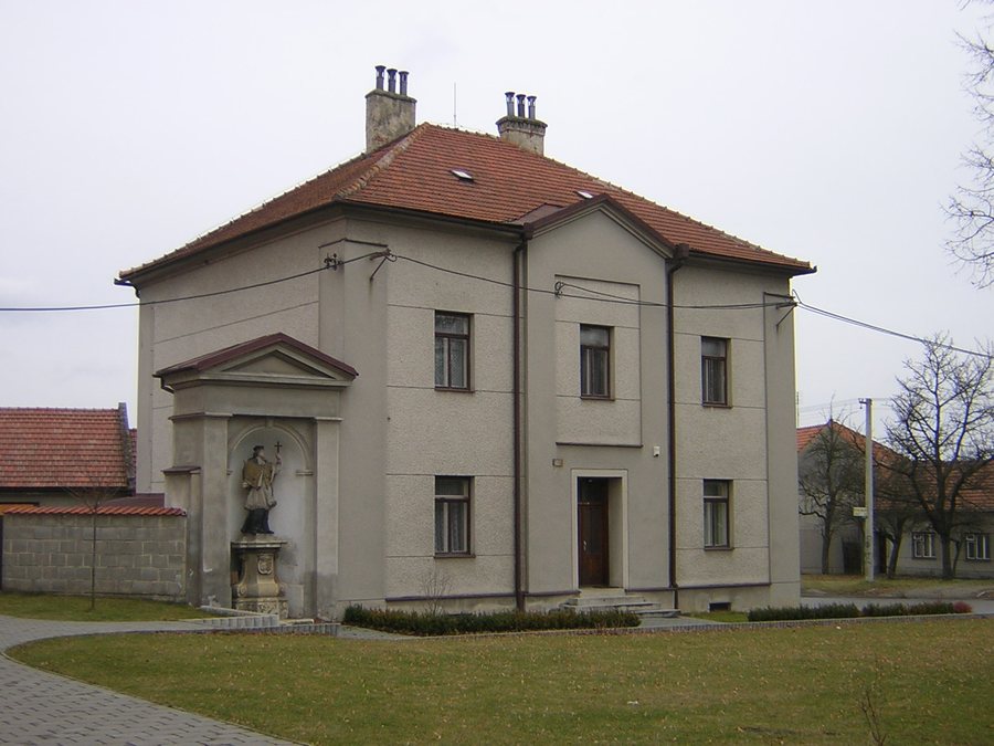 File:Fara ve Ptení 001.jpg