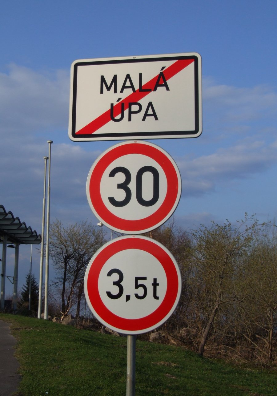 File:Town sign in Malá Úpa.jpg