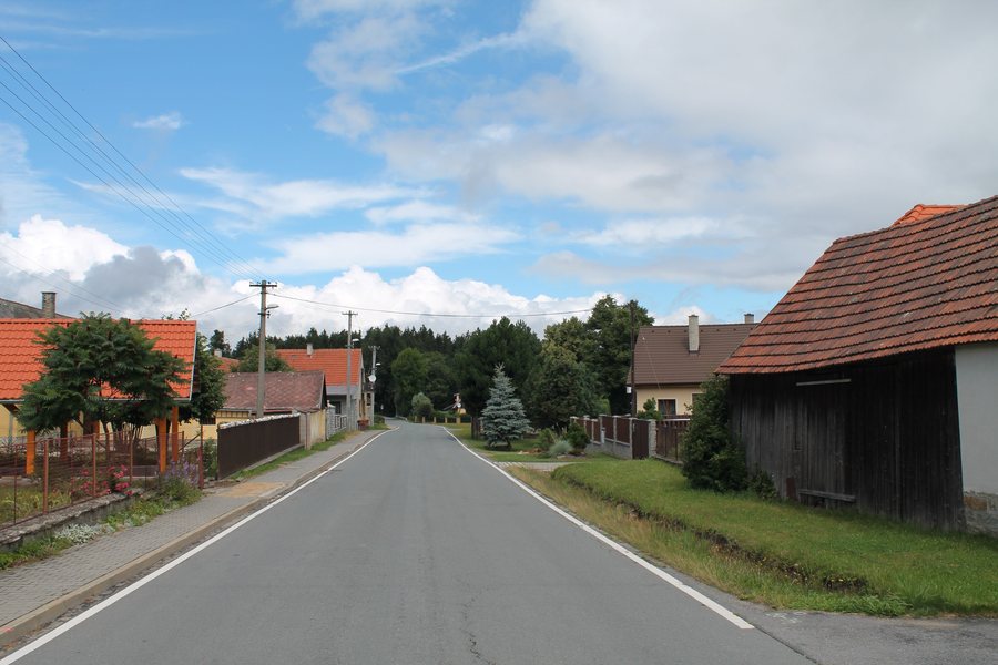 File:Řídelov, hlavní ulice (2017-07-26; 02).jpg