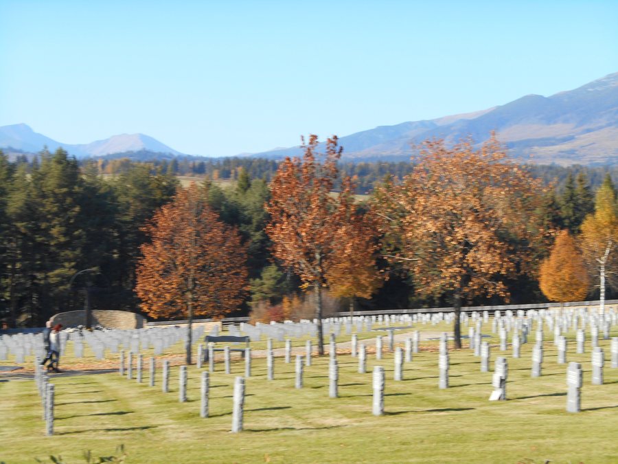 File:Slovensko- Važec Vojenský Cintorín 01.jpg