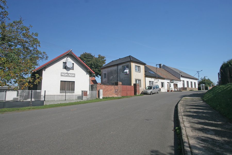 File:Vyžice hospoda.JPG