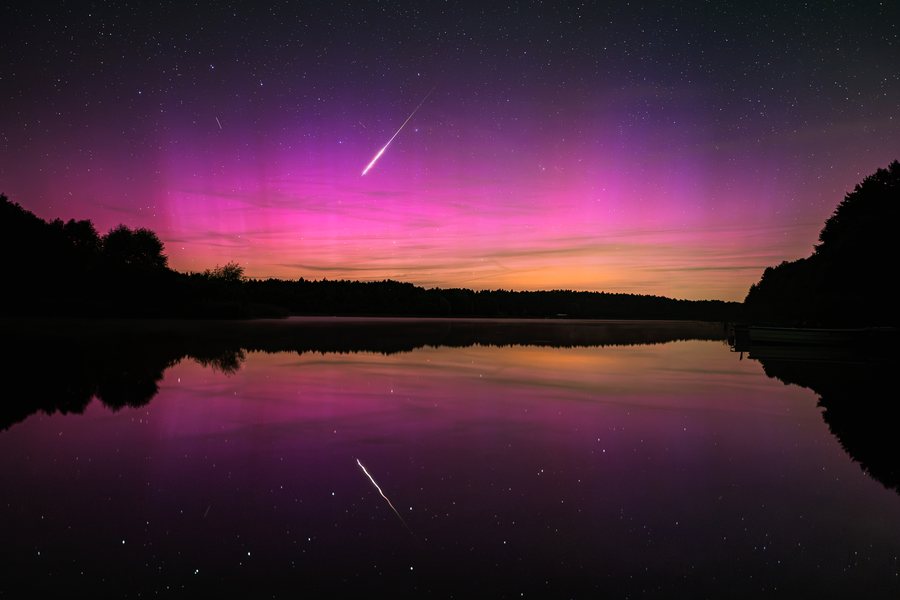 File:Zorza polarna i perseid.jpg
