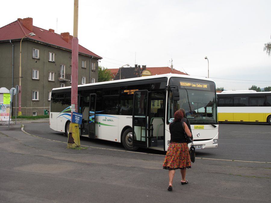 File:Náhradní doprava Litoměřice-Čížkovice (srpen 2010) - autobus v Litoměřicích před nádražím.JPG