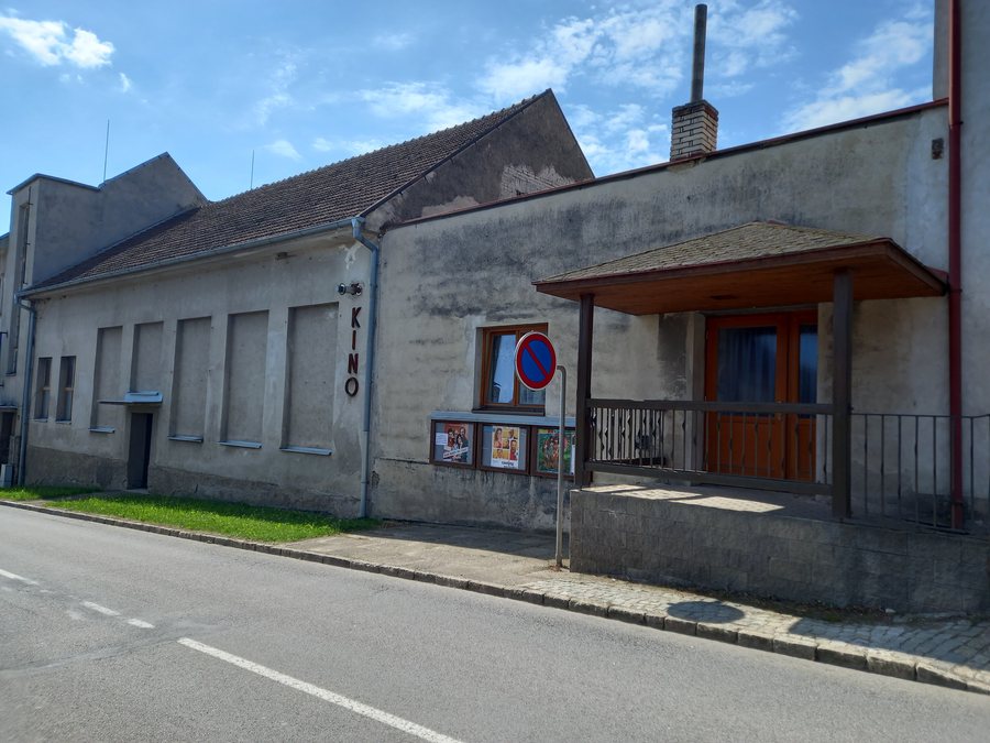 File:Dolní Cerekev Kino.jpg