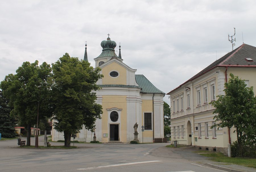 File:Zvole, náves (2020-06-06; 09).jpg