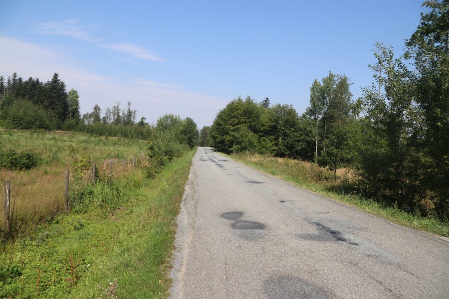 File:Overview 2 of road III 36063 near Zárubice, Třebíč District.jpg