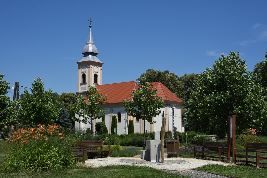 File:Rábahídvég Church.JPG
