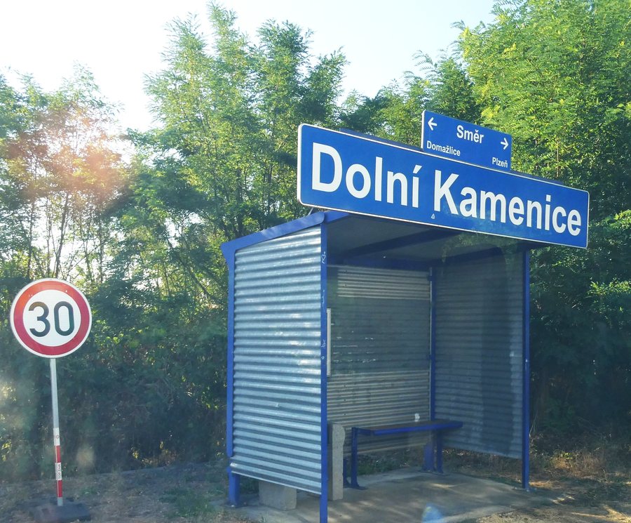File:Dolní Kamenice, železniční zastávka.jpg
