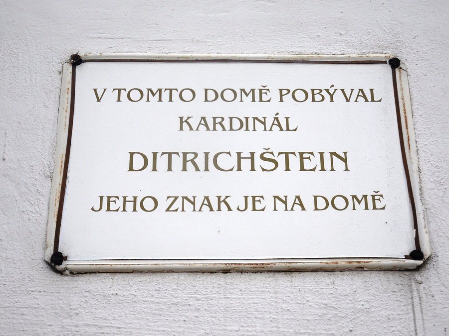 File:Příbor, Ditrichštejnský dům, pamětní deska.jpg