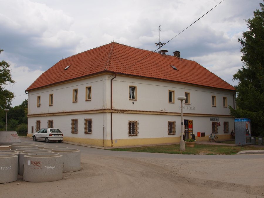 File:Olovnice, obecní úřad.jpg