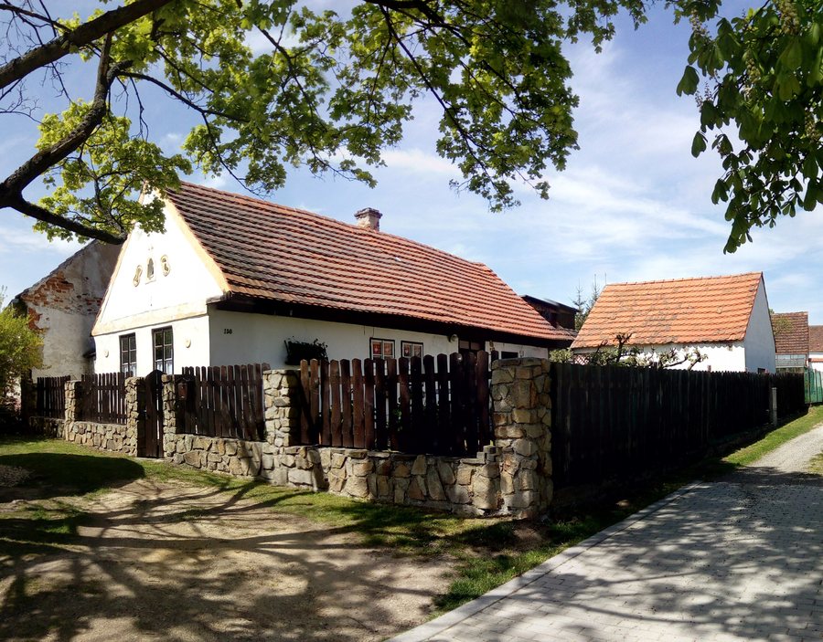 File:Vitín, house No 136 (01).jpg