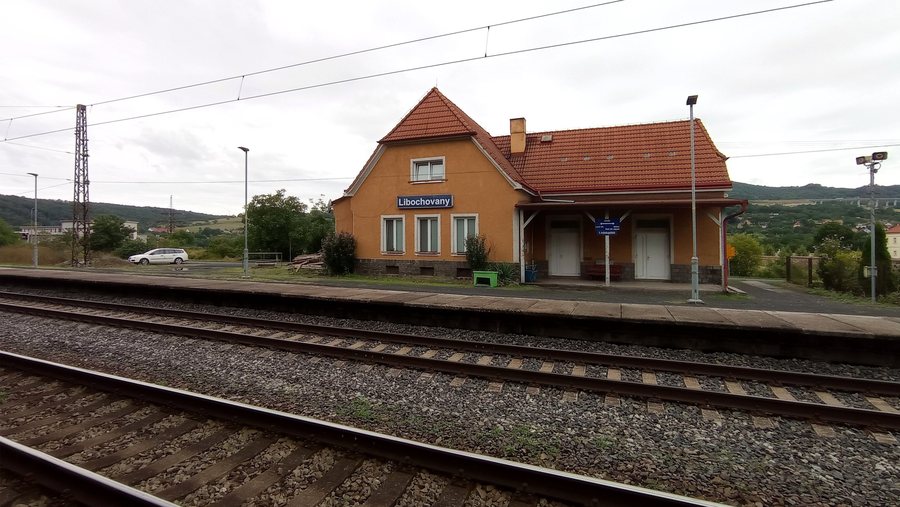 File:Libochovany, railway station 01.jpg