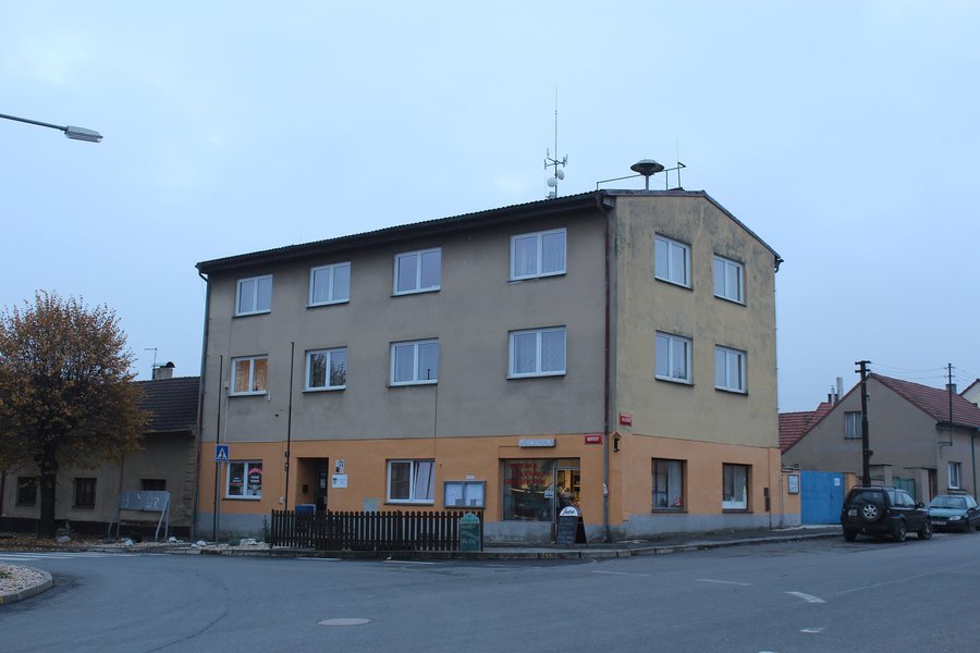 File:001 Liteň náměstí JV.jpg