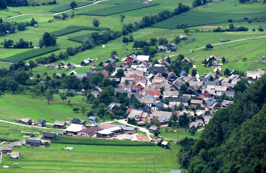 File:Bohinjska Cesnjica Slovenia 3.jpg