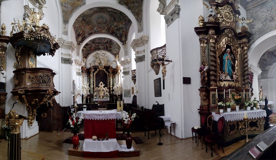 File:Stříbro, Church of All Saints, altar 01.jpg