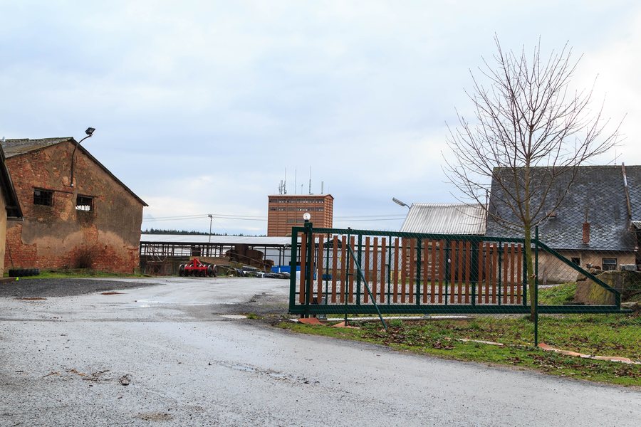 File:Lučice farma1.jpg