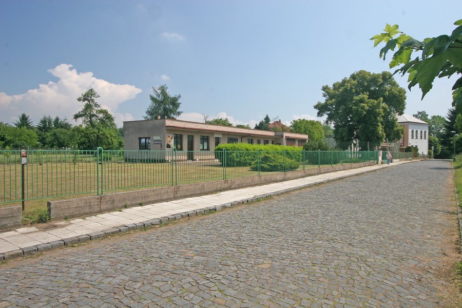 File:Čeperka moštárna.JPG