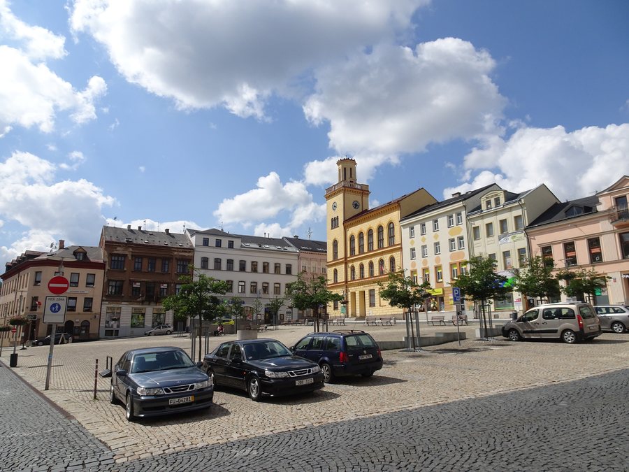 File:Jablonec nad Nisou, Dolní náměstí (2).jpg