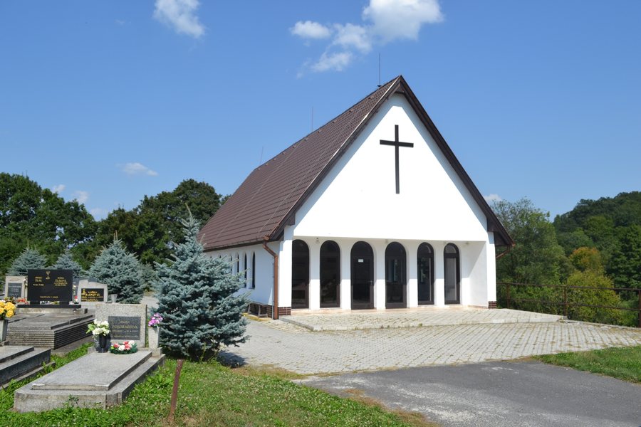 File:Breznička - Dom smútku.jpg