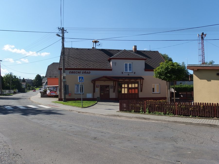 File:Zlatníky (Opava), OÚ.JPG