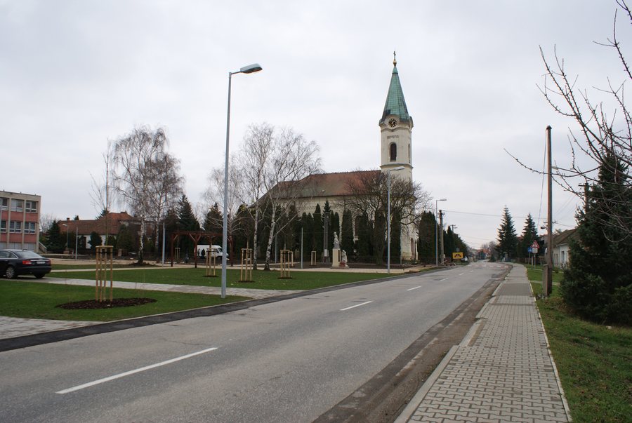 File:Báhoň church 01.JPG