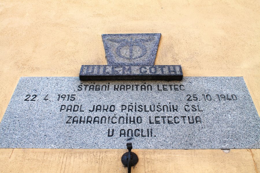 File:Dačice, Göthova, pamětní deska Viléma Götha (2013-07-24; 01).jpg