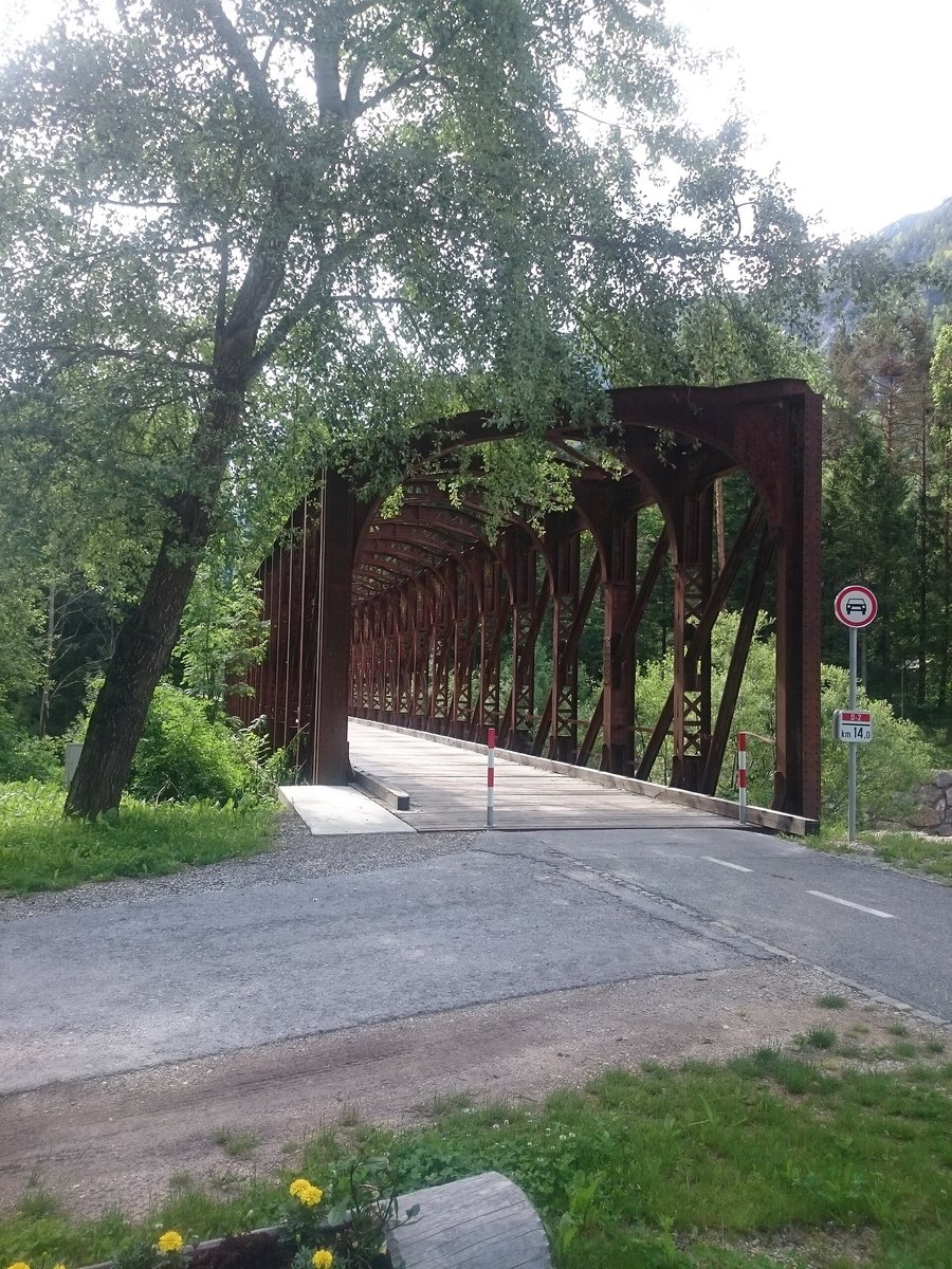 File:Former railway bridge, east from Gozd Martuljek 01.jpg