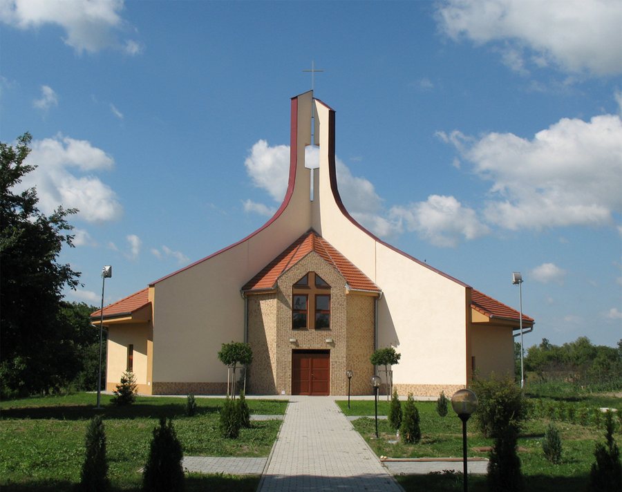 File:Maly Cetin kostol.jpg
