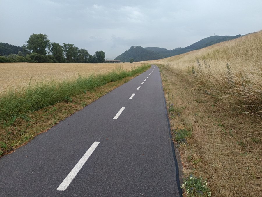 File:Povážská Bystrica, Vážská cyklomagistrála, okres Povážská Bystrica, Trenčínský kraj 01.jpg