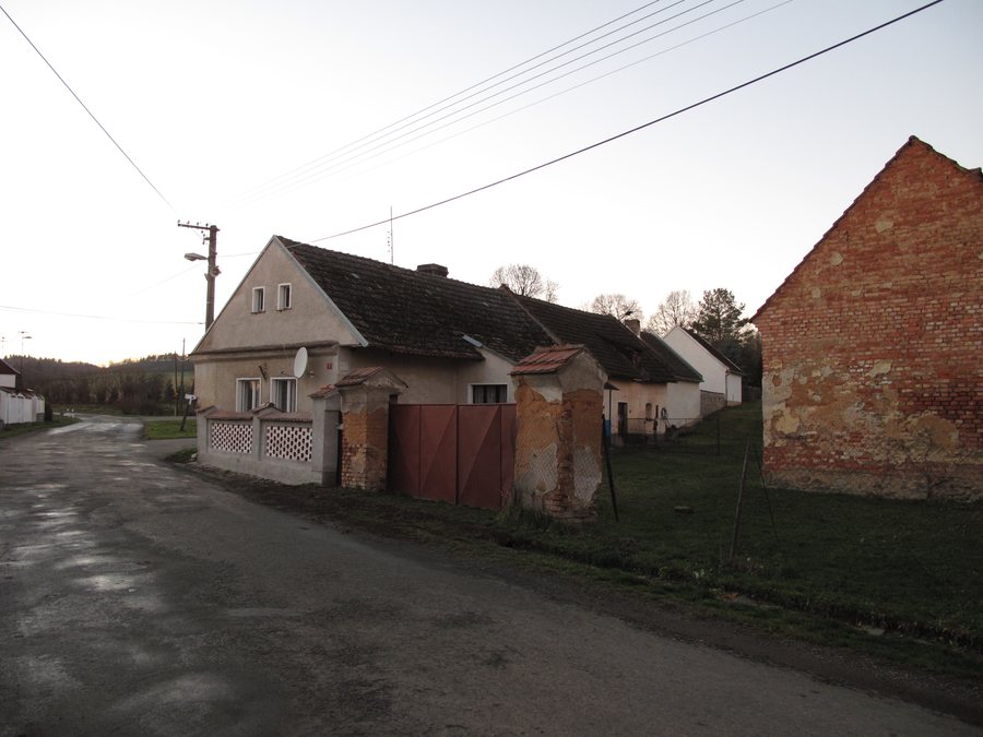 File:Otěšice, domy II.jpg