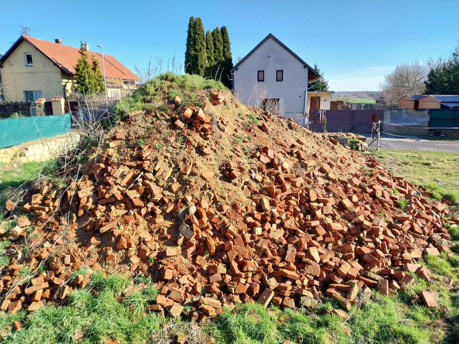 File:Černíky, demolice, 20240224 101954.jpg