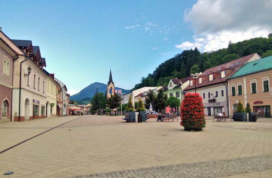 File:Dolný Kubín, main square.jpg
