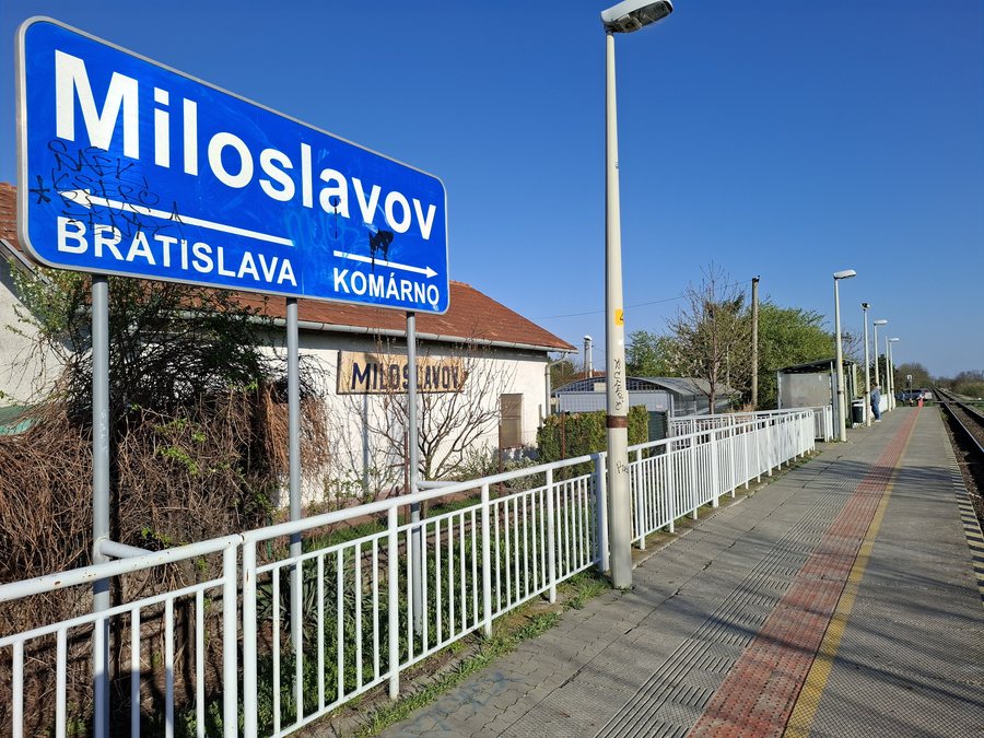 File:Miloslavov railway station.jpg