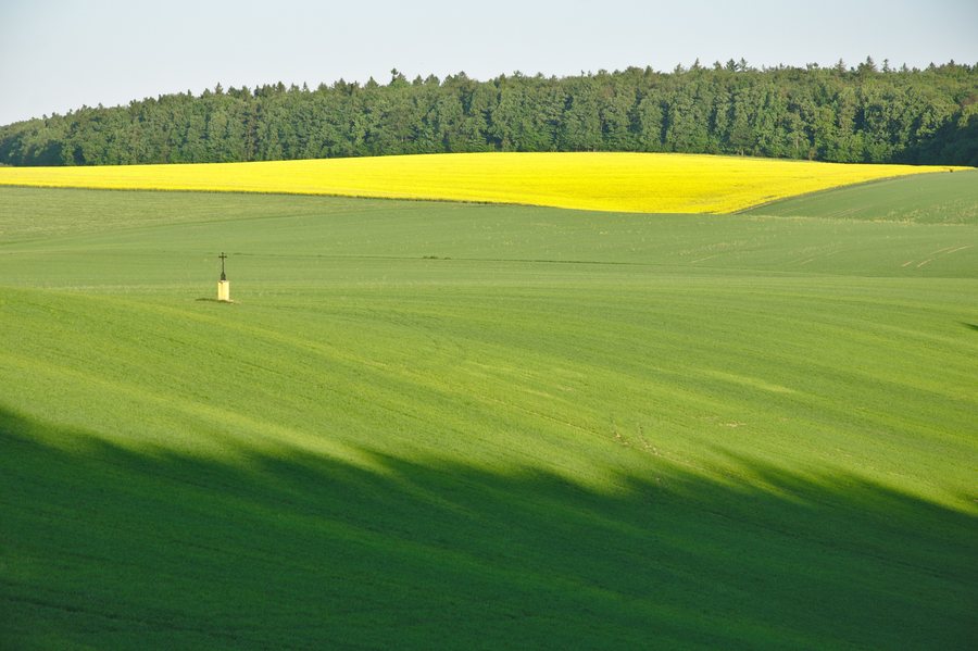 File:Kříž jižně od obce, Orlovice.jpg