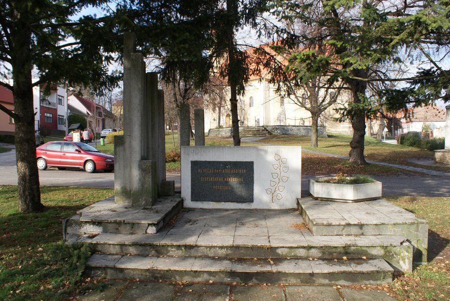 File:Suchá nad Parnou Slovak National Uprising memorial.JPG