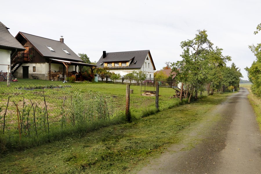File:Strážov, Krotějov, side street.jpg