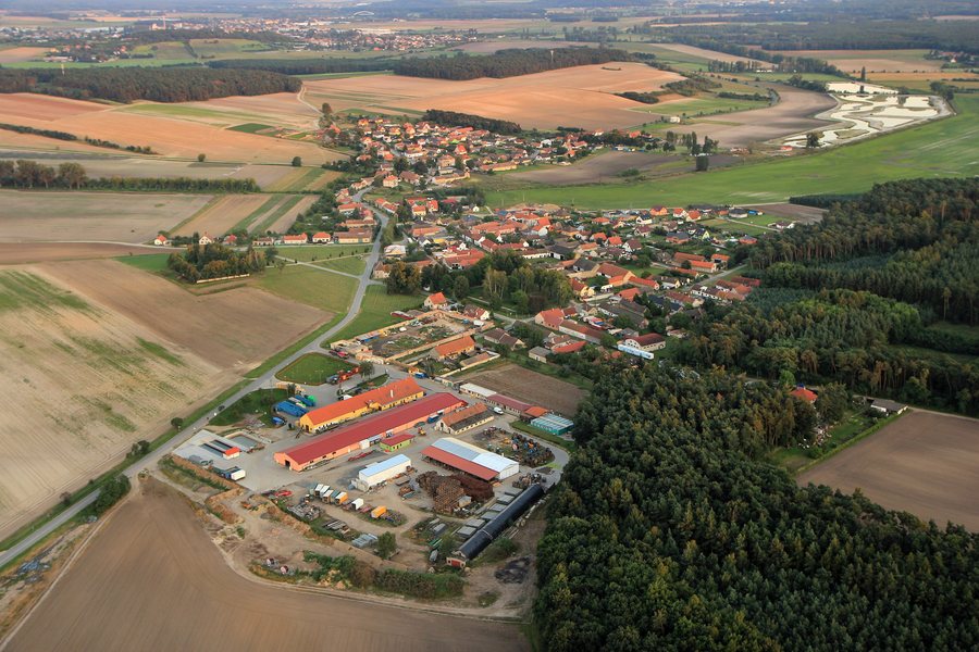 File:Stará Lysá, north view.jpg