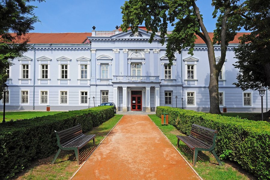 File:Mojmírovce, kaštieľ, Slovensko.jpg