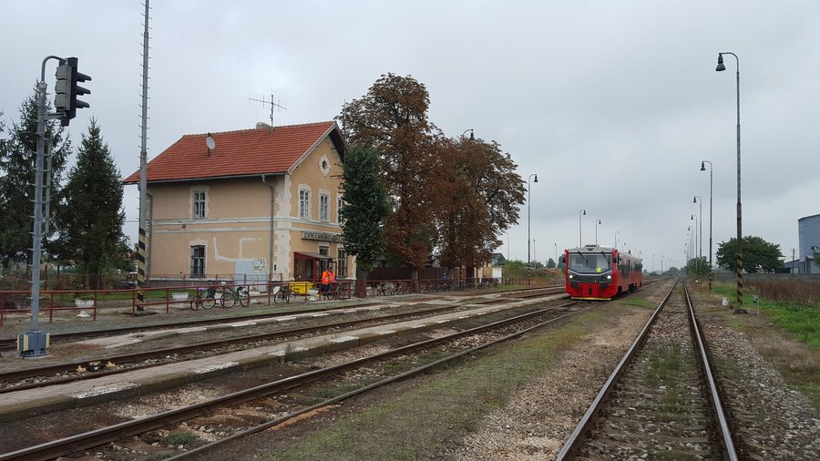 File:Zemianska Olca station.jpg
