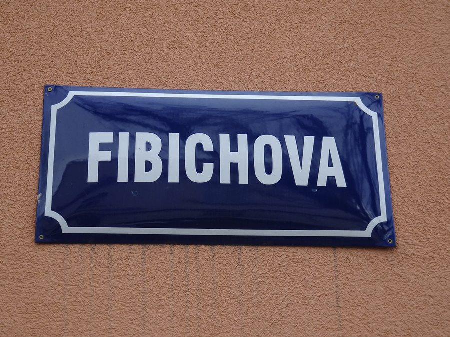 File:Kladno, Fibichova, tabule.jpg