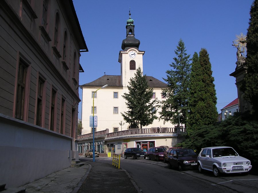 File:Town Hall in Nová Baňa, Slovakia.jpg