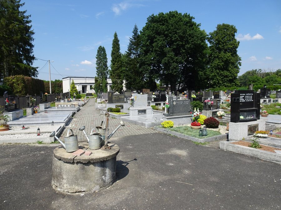 File:Petřvald (NJ), hřbitov (1).jpg