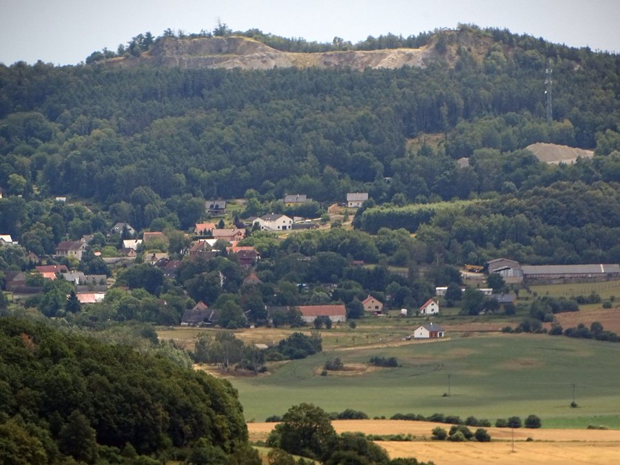 File:Tachov a Tachovský vrch, z Berkovského vrchu.jpg