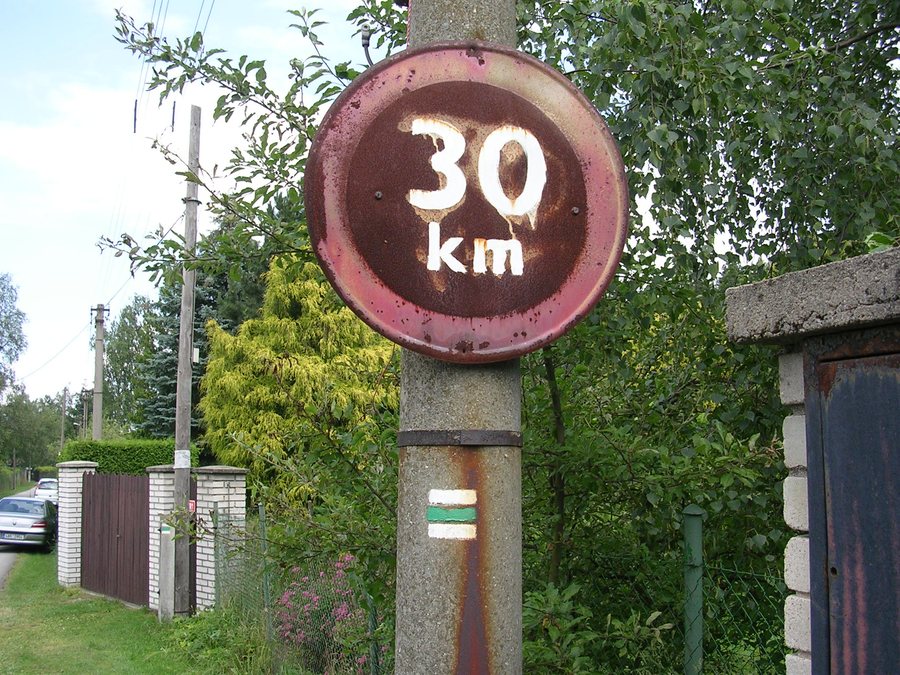 File:Svojetice, K Jezírku, značka omezené rychlosti 30.jpg