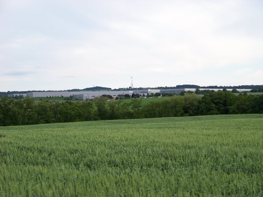 File:Jažlovice, sklady, od Kuří.jpg