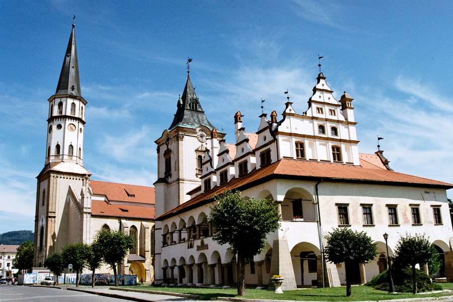 File:Leutschau - Rathaus und Dom.jpg