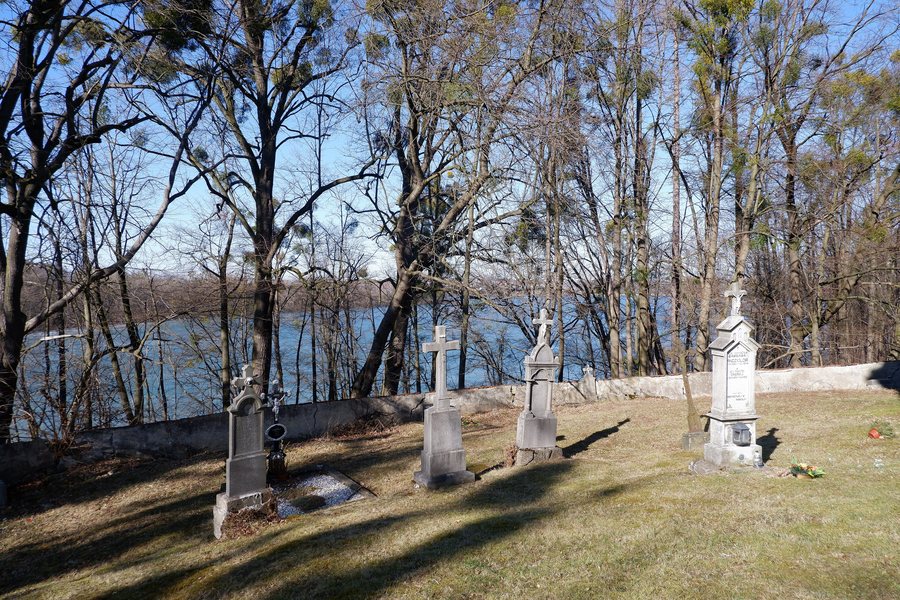 File:Horní Domaslavice, hřbitov u kostela 01.jpg
