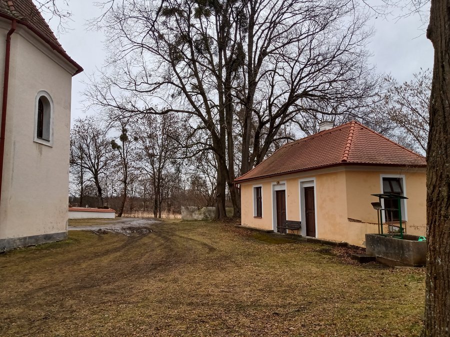 File:Lutová dům u hřbitova.jpg